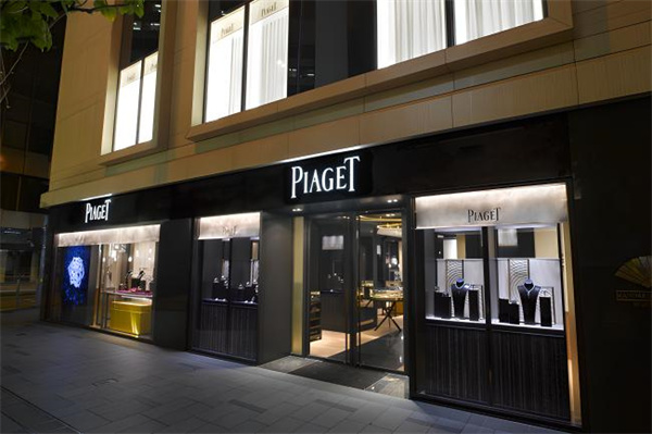 伯爵机械表上发条的正确方法